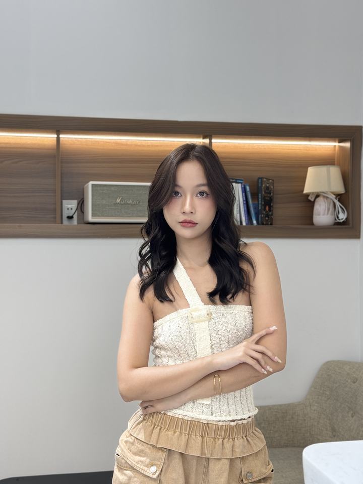 Mẫu uốn sóng lơi tóc ngang vai tại The New's Hair